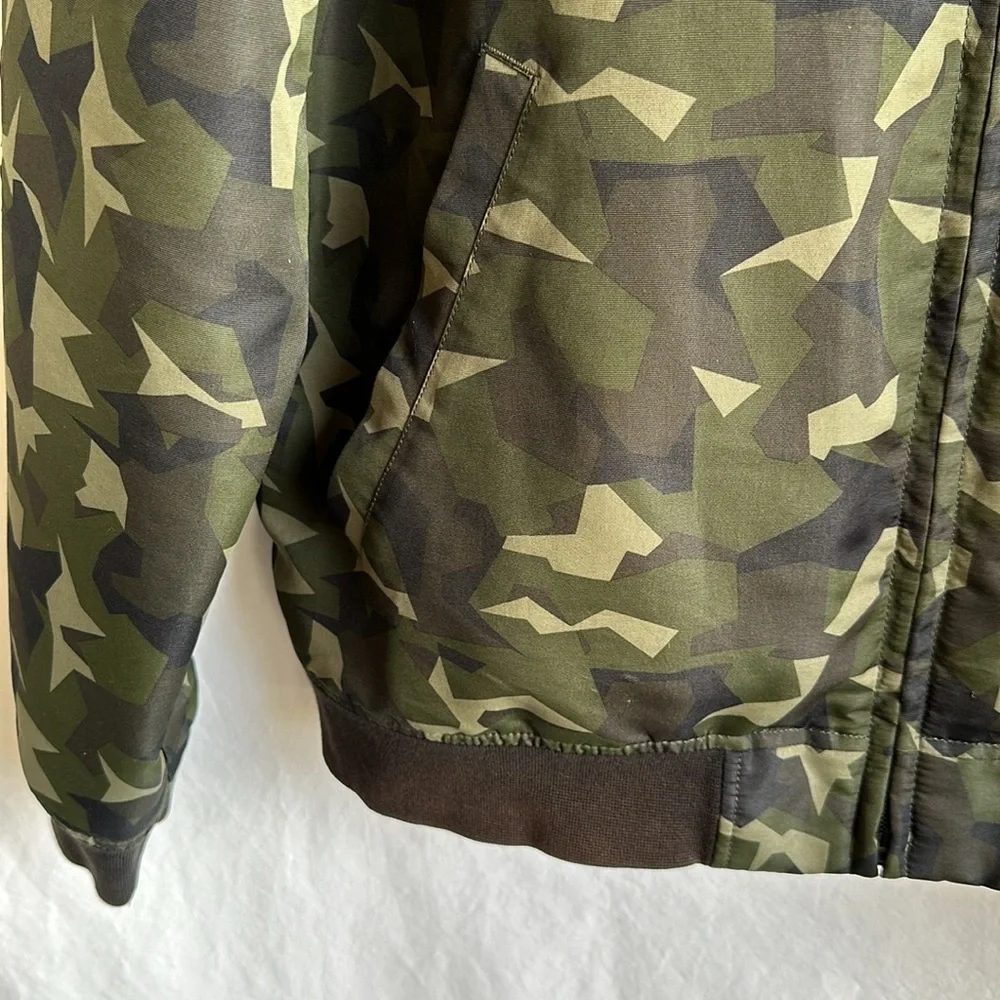 Levi’s camo men’s bomber jacket, size M